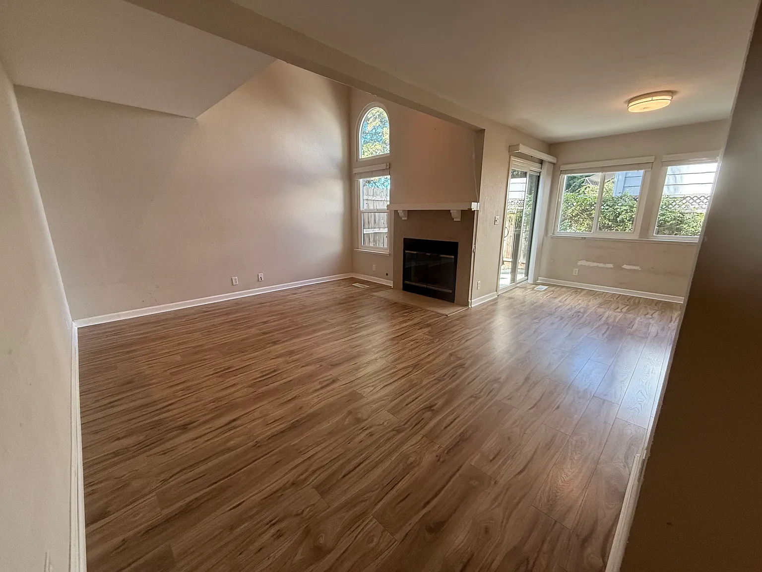 3 bed, 2.5 bath, 1556 sqft, $4,000 — Photo 4