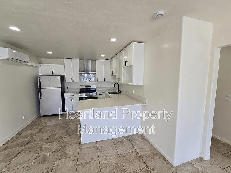 2 bed, 1.0 bath, 838 sqft, $1,995 — Photo 3