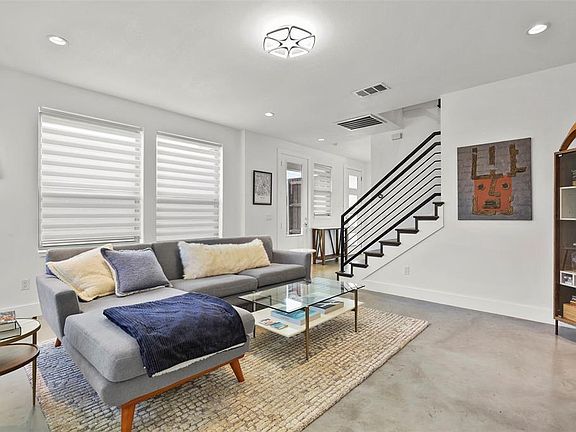 2nd image of 2560 Wedglea Dr