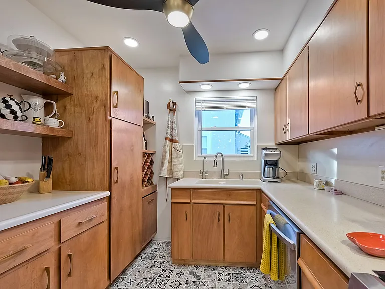3470 Trumbull St — Photo 22