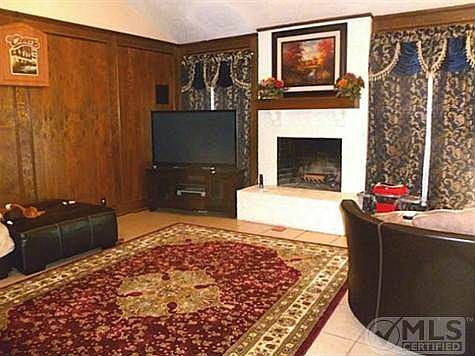 2nd image of 623 Woodhaven Pl