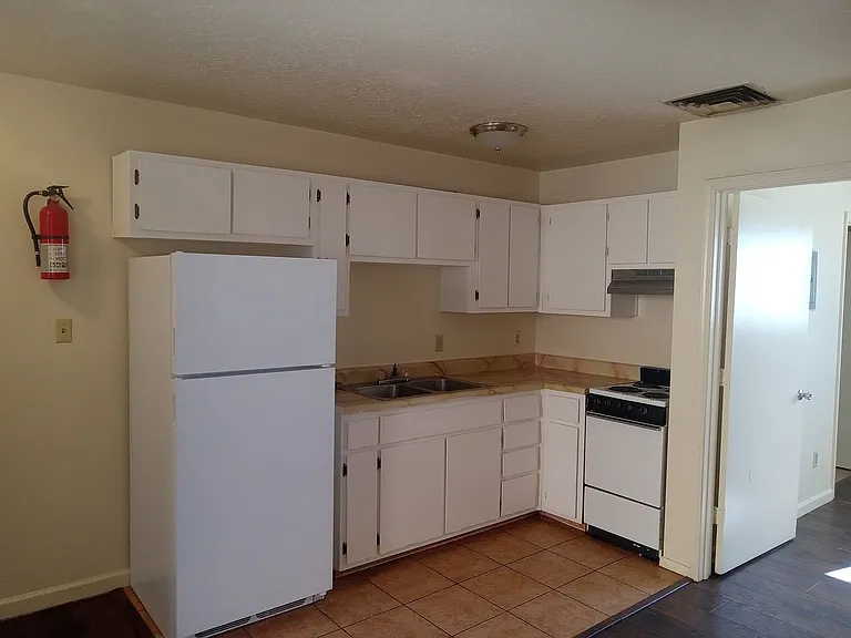 1912 Alvarado Dr NE #A-J — Photo 13