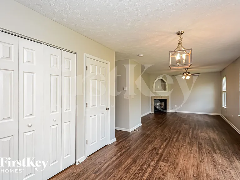 1106 Linford Cir — Photo 4
