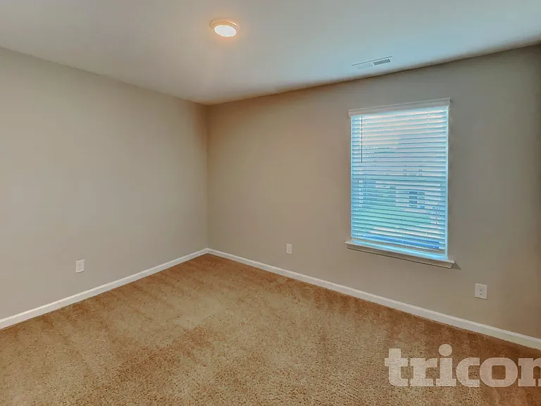 215 Kirkside Dr — Photo 11
