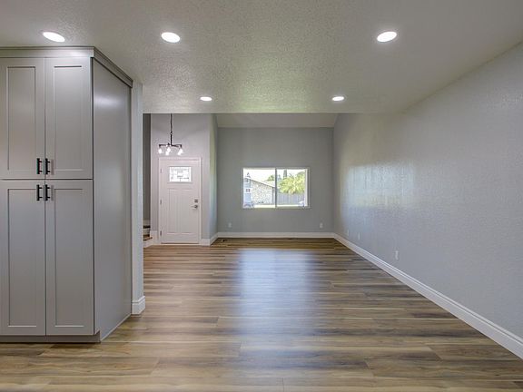 5th image of 785 Fullerton Dr