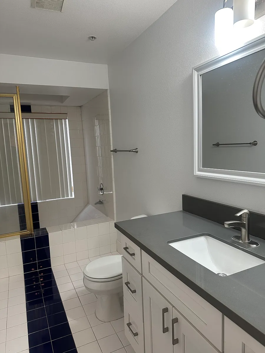 Guest bathroom - 16805 Roosevelt Ln #A