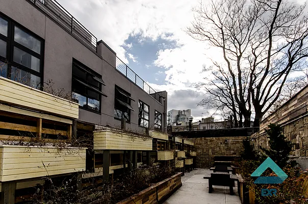 Rented by EXR | media 11