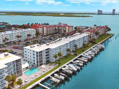 104 Paradise Harbour Boulevard #104, North Palm Beach, FL, 33408