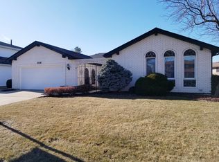 1114 Beach Comber Dr, Schaumburg, IL