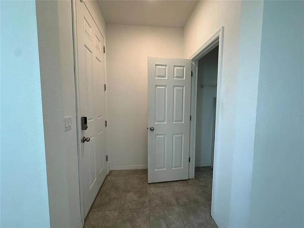 4 bed, 2.5 bath, 2114 sqft, $2,500 — Photo 2