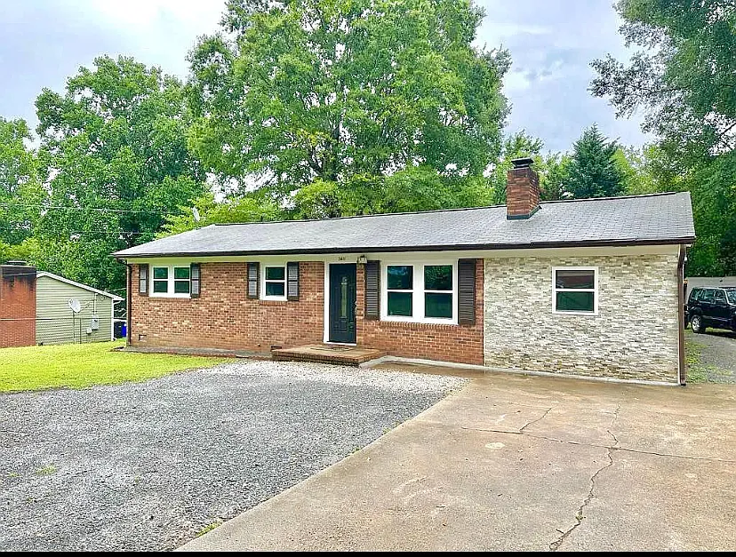 2401 Woodleaf Dr #1