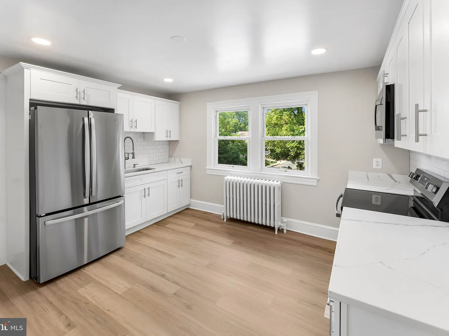 1 bed, 824 sqft, $1,900 — Photo 3