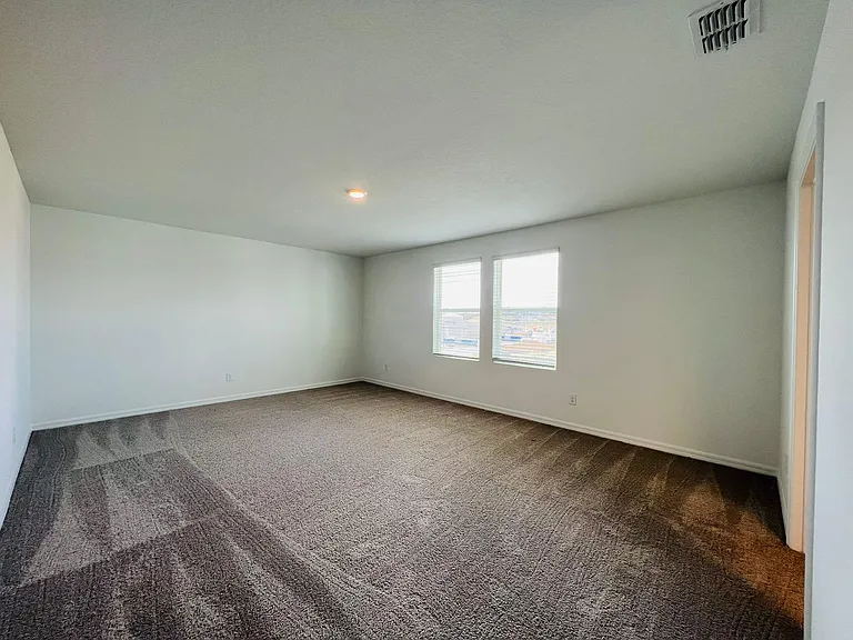 2223 Derwent Dr — Photo 12