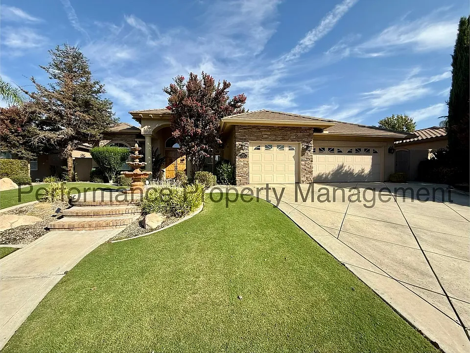 12520 Crown Crest Dr