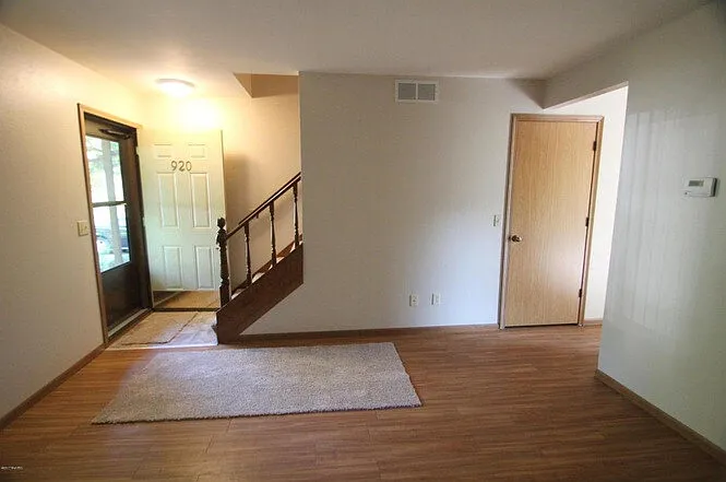 922 Emerald Ave NE #1 — Photo 17