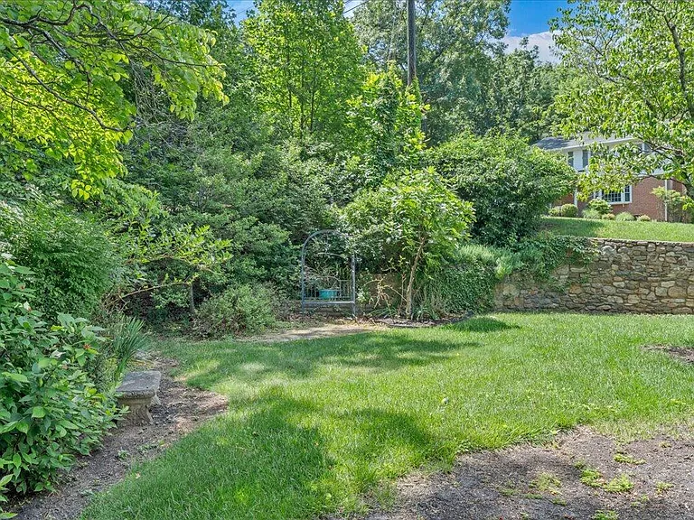 1814 Pelham Dr — Photo 35