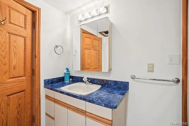3641 Mann Rd — Photo 35