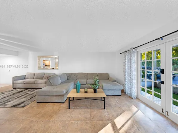 7554 Stirling Rd APT 102, Hollywood, FL 33024