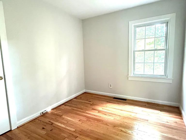 1523 Courthouse Rd — Photo 8