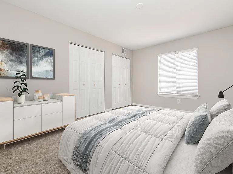 Signal Hill Apartments and Towhomes — Photo 16