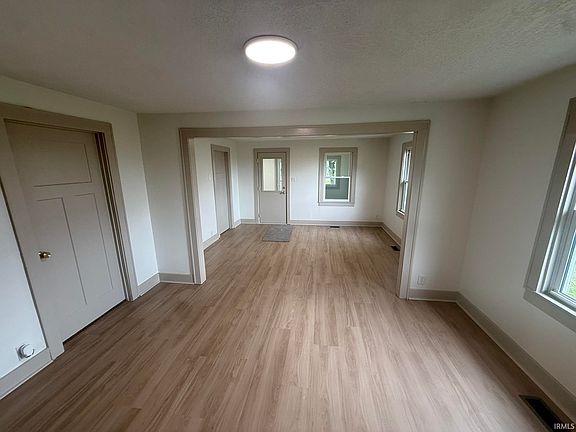 3rd image of 4107 Fahlsing Rd