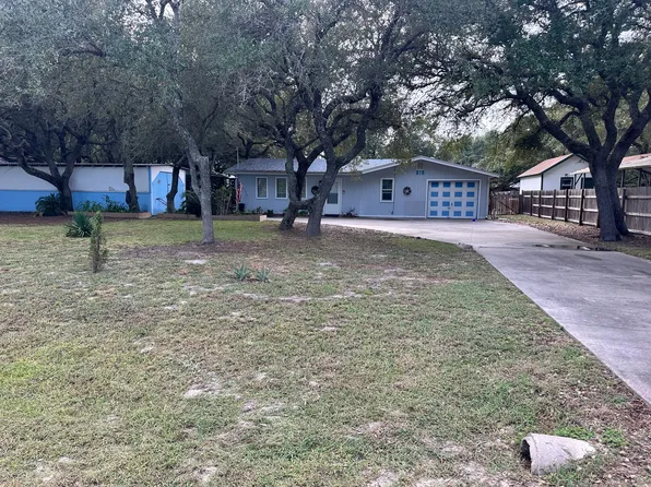 619 Steart St, Rockport, TX 78382