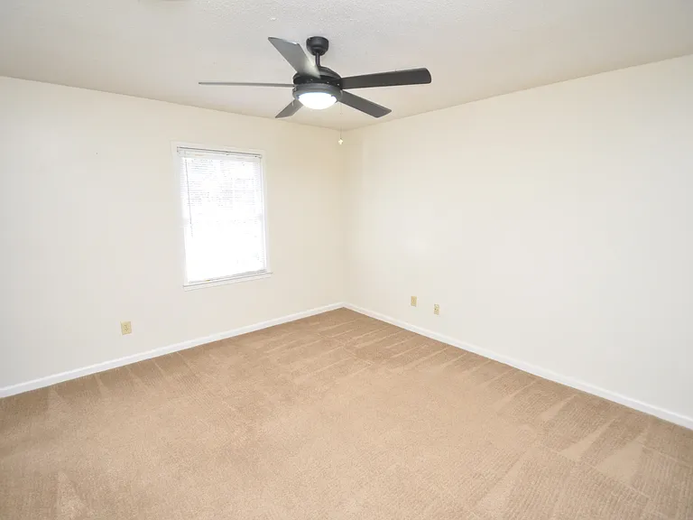 1260 Donaldson Ct — Photo 17