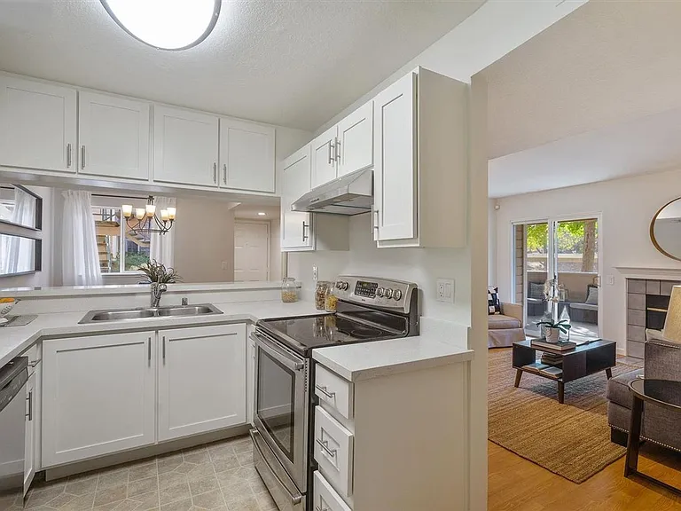 760 Canyon Oaks Dr #D — Photo 10