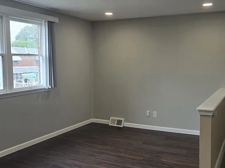 2326 Benson St #2 — Photo 4