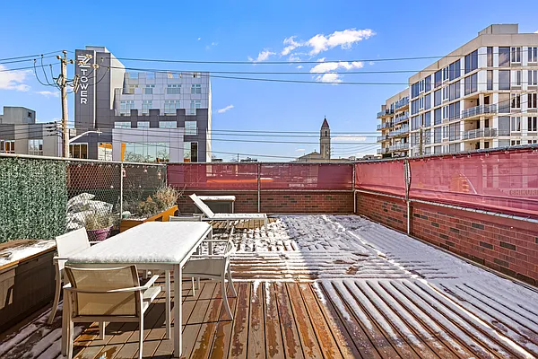 Sold by Thomas Lipovetsky, LREB | media 17