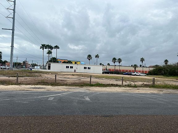 3rd image of 4413 Padre Blvd