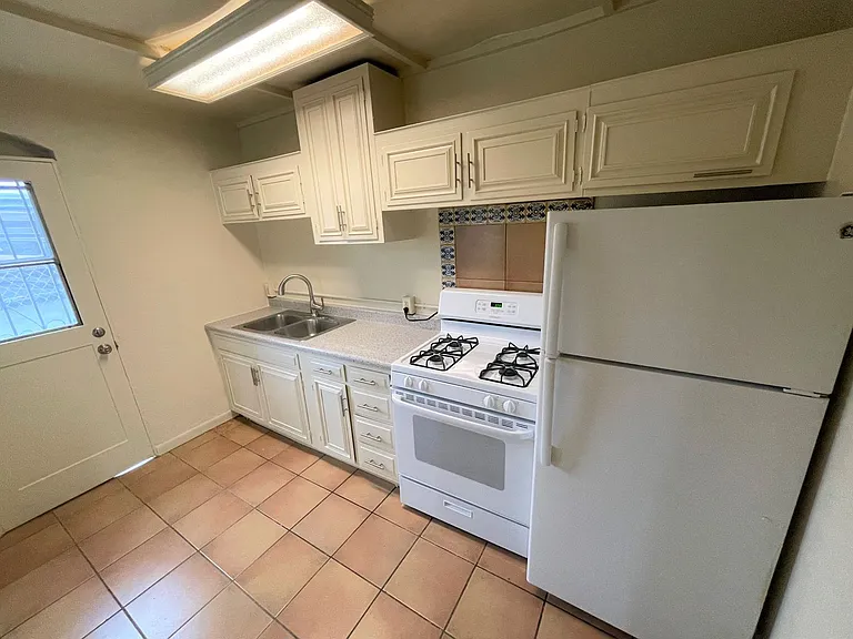 2110-2126 Thompson Blvd #&-275-287 — Photo 8
