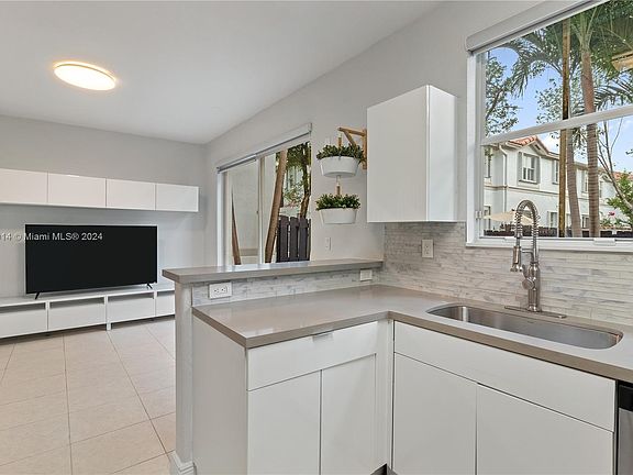 4th image of 10727 NW 80th Ln #10727