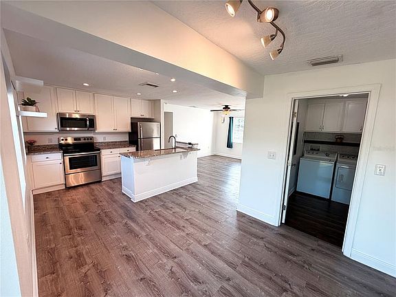 4th image of 904 Kensington Dr