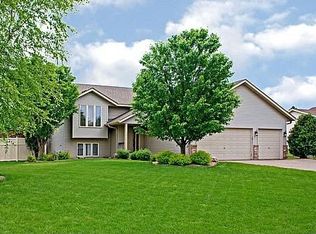 17456 Homestead Trl, Lakeville, MN 55044