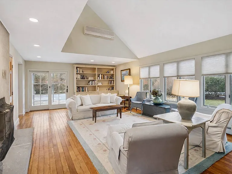 532 Butter Ln — Photo 4