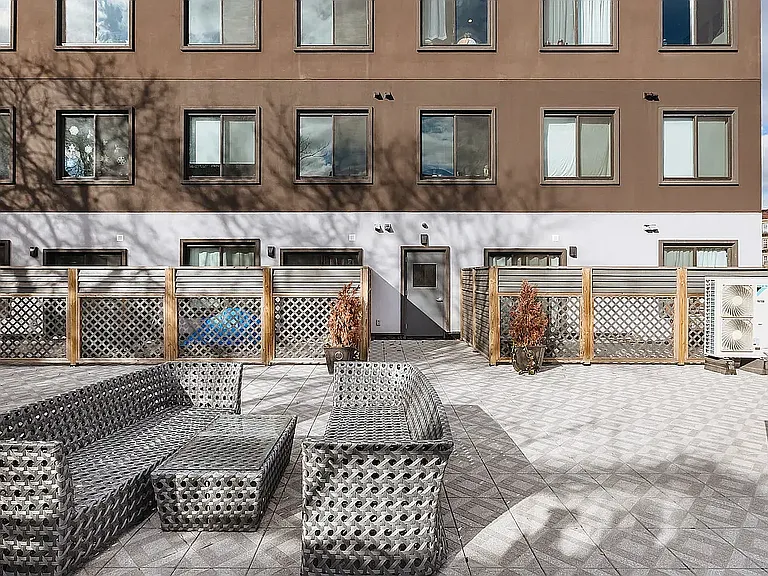818 Lexington Ave #3R — Photo 12