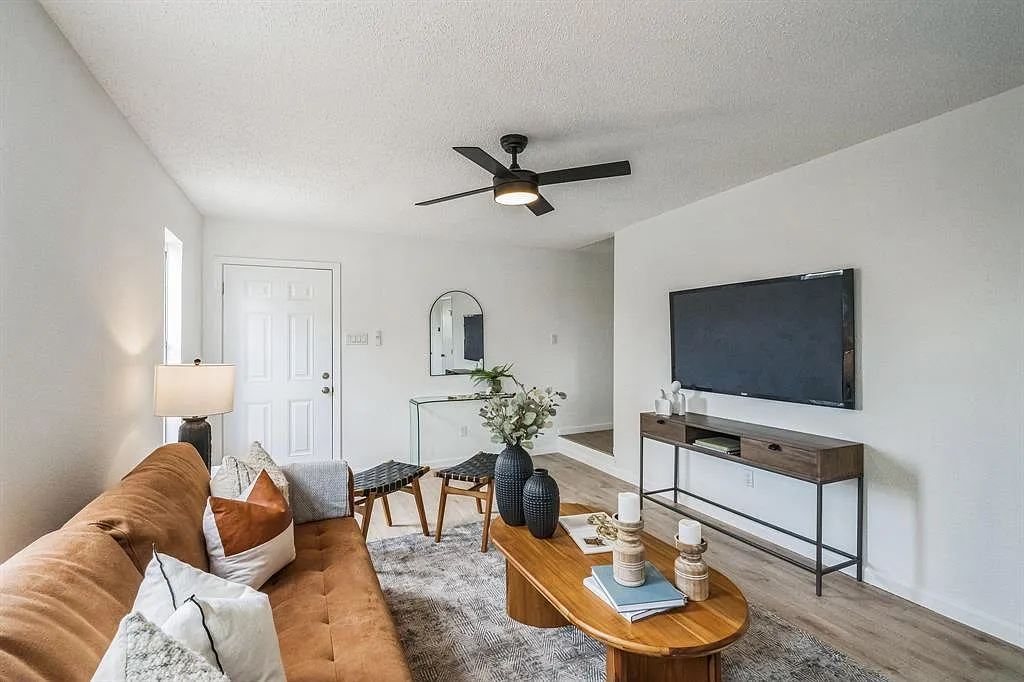 2 bed, 1.5 bath, 992 sqft, $1,650 — Photo 3