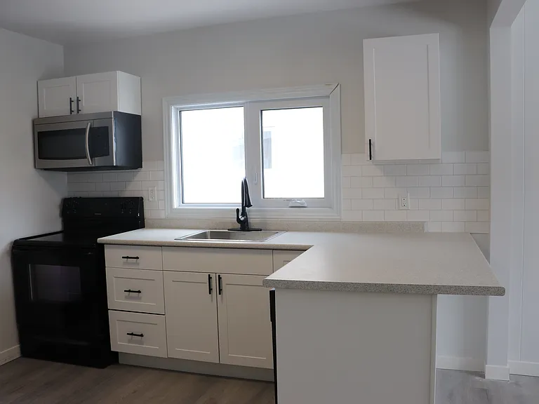 1911 William Ave W — Photo 3