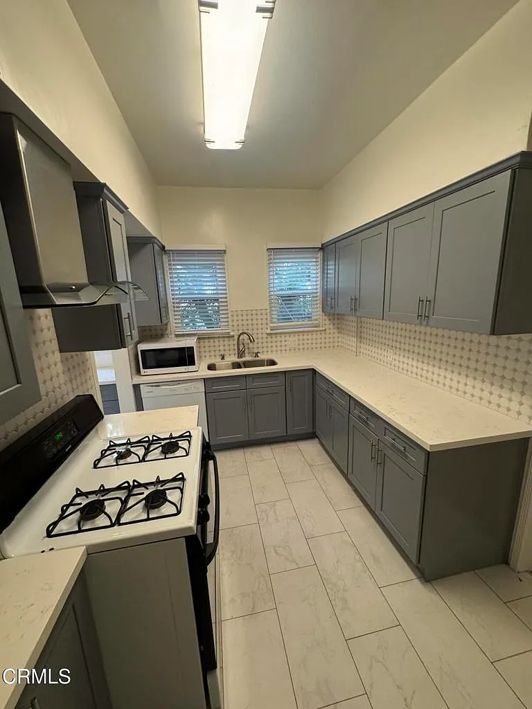 Building Photo - 368 S Crescent Dr
