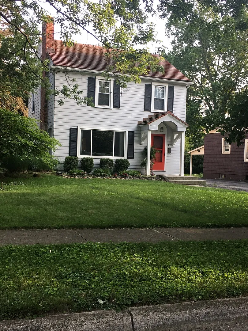 Clintonville Single Family House, 3BR with 2-car Detached Garage — Photo 1
