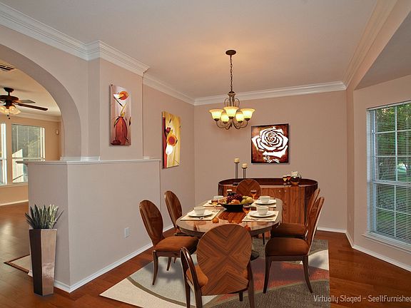 FORMAL DINING AREA