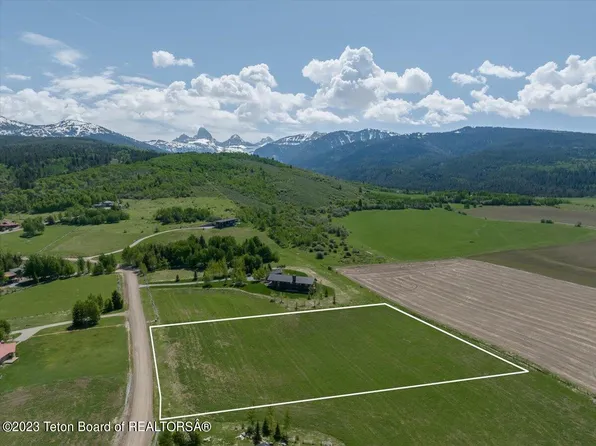 150 Yellow Rose Dr, Alta, WY 83414