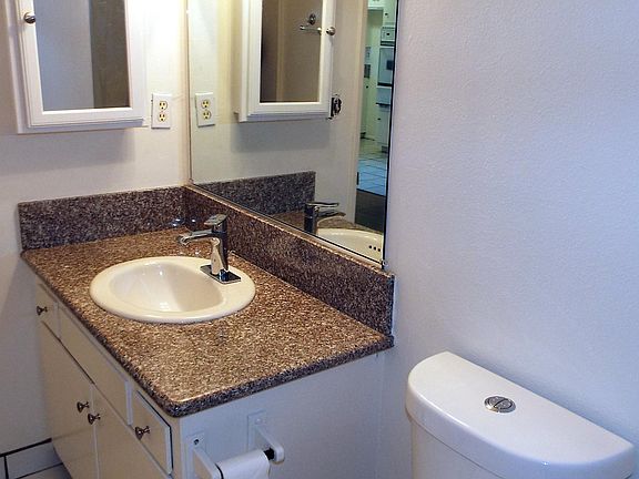 5th image of 219 Newport Ave APT 1