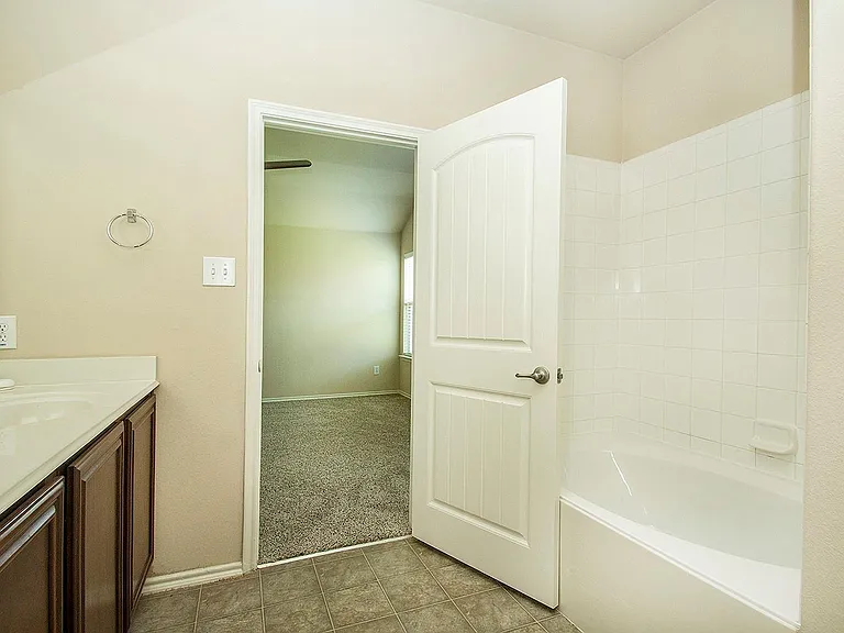 4032 Eagle Dr — Photo 16