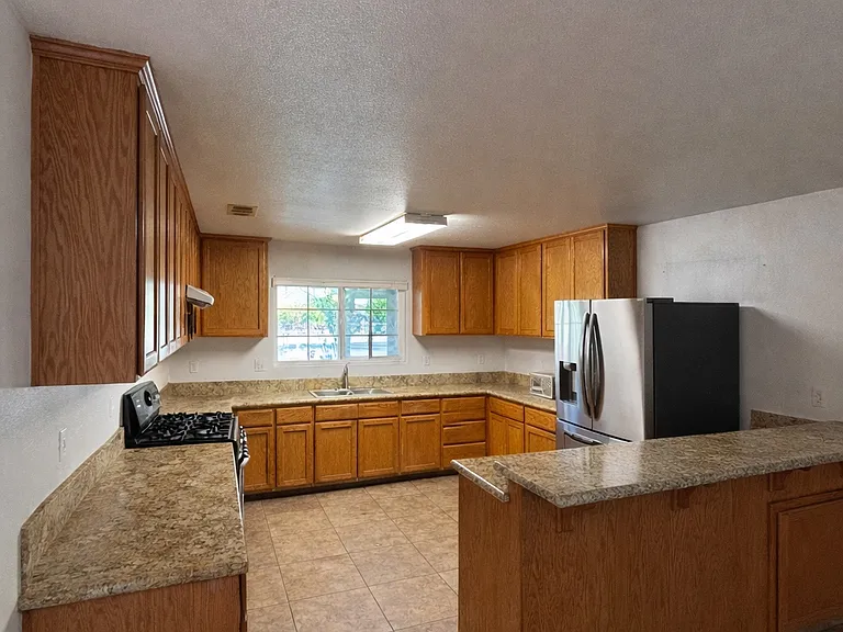 107 S Cottage St — Photo 1