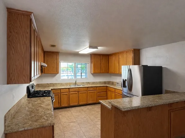 107 S Cottage St, Porterville, CA 93257