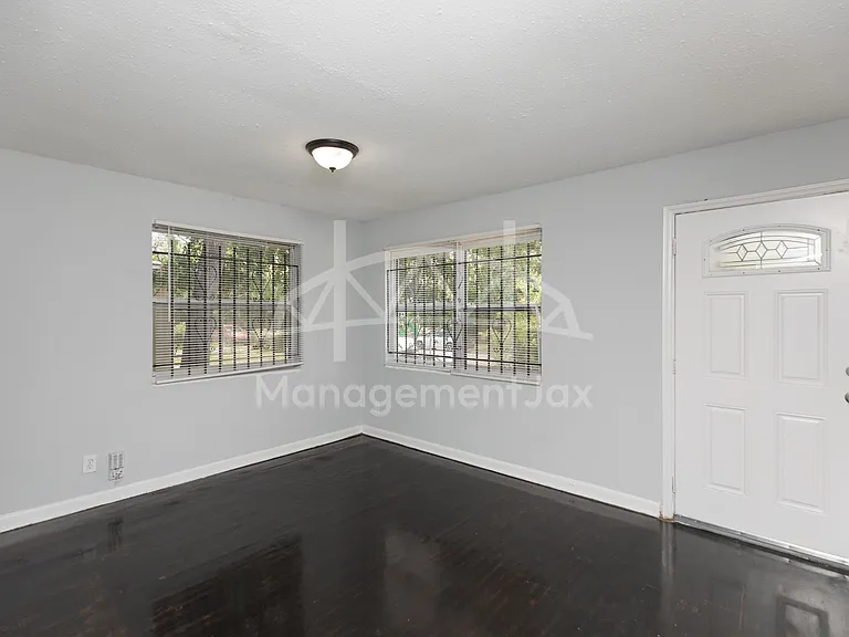 1839 W 30th St — Photo 11