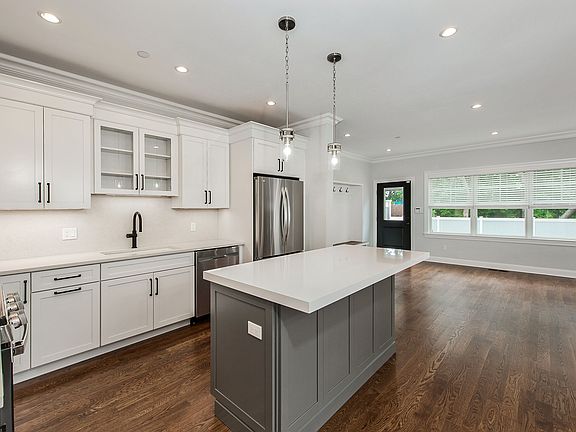 124 Maple Ave - Kitchen