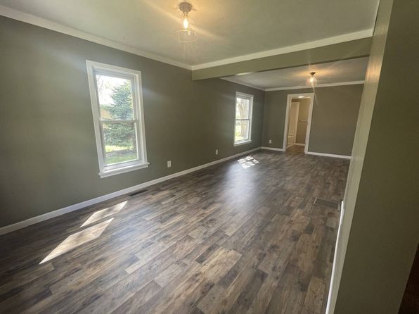 521 N 9th St, Loup City, NE 68853